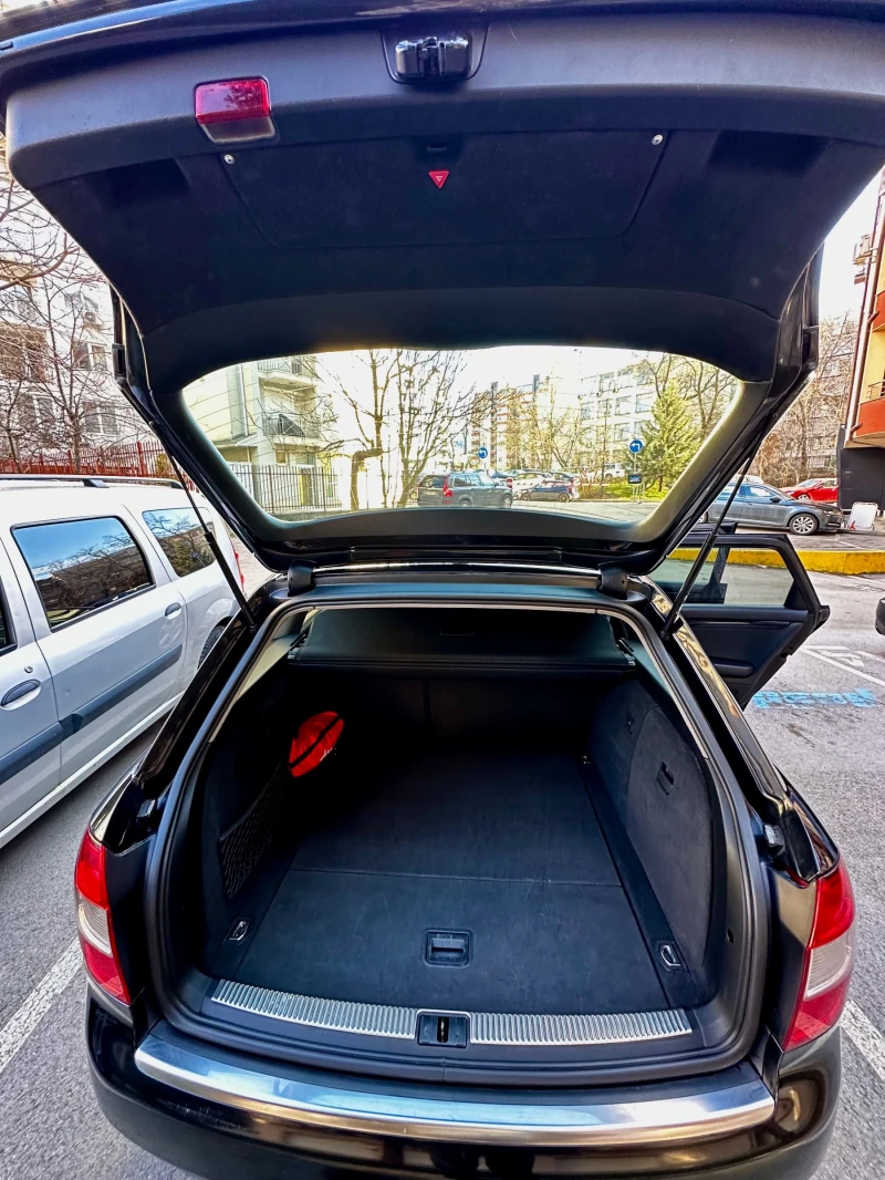 Audi A4 Avant, Кожен салон, снимка 11 - Автомобили и джипове - 52937770