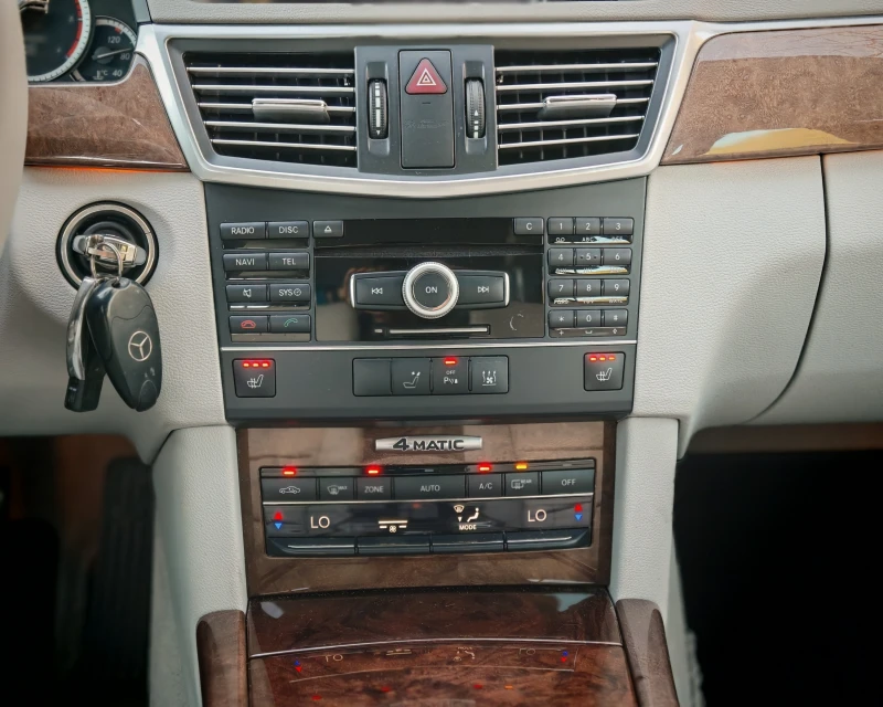Mercedes-Benz E 350 4Matic Airmatic Distronic Night vision Печка FULL, снимка 12 - Автомобили и джипове - 53161950