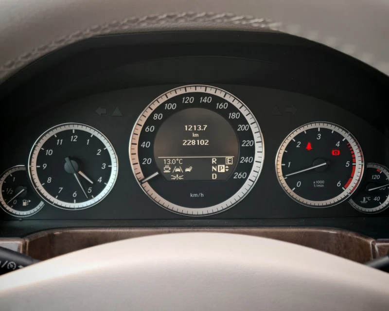 Mercedes-Benz E 350 4Matic Airmatic Distronic Night vision Печка FULL, снимка 14 - Автомобили и джипове - 53161950