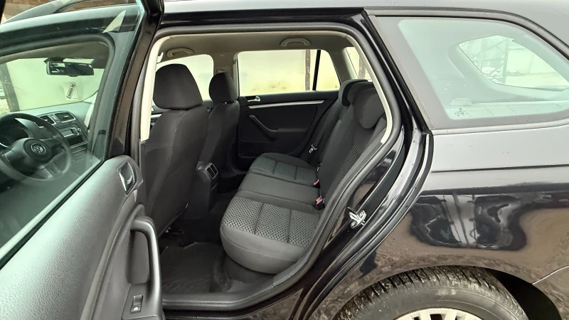 VW Golf 1.6TDI/105кс/EURO 5/ПОДГРЕВ СЕДАЛКИ, снимка 16 - Автомобили и джипове - 53278860
