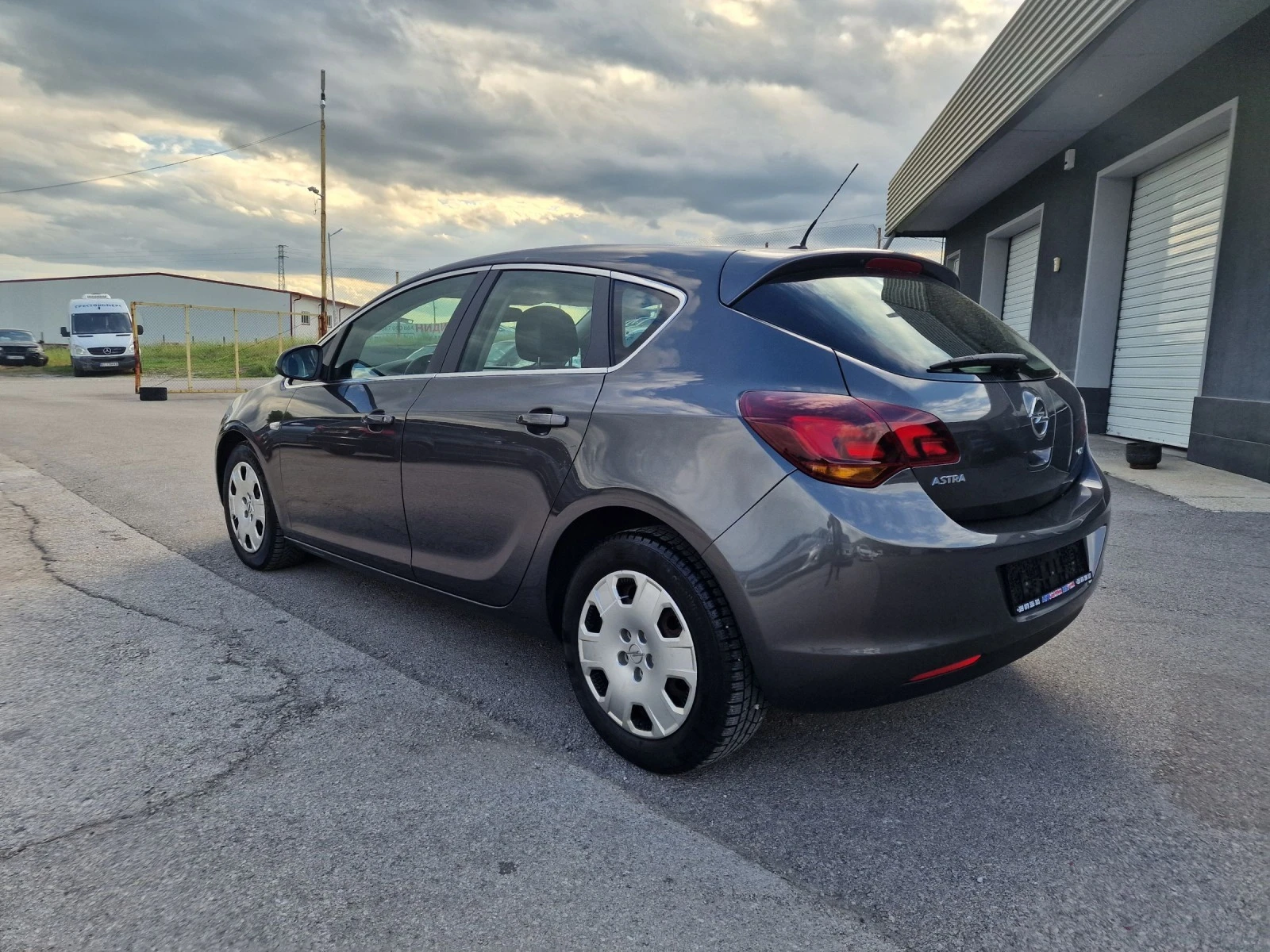 Opel Astra 1, 7CDTI - изображение 4