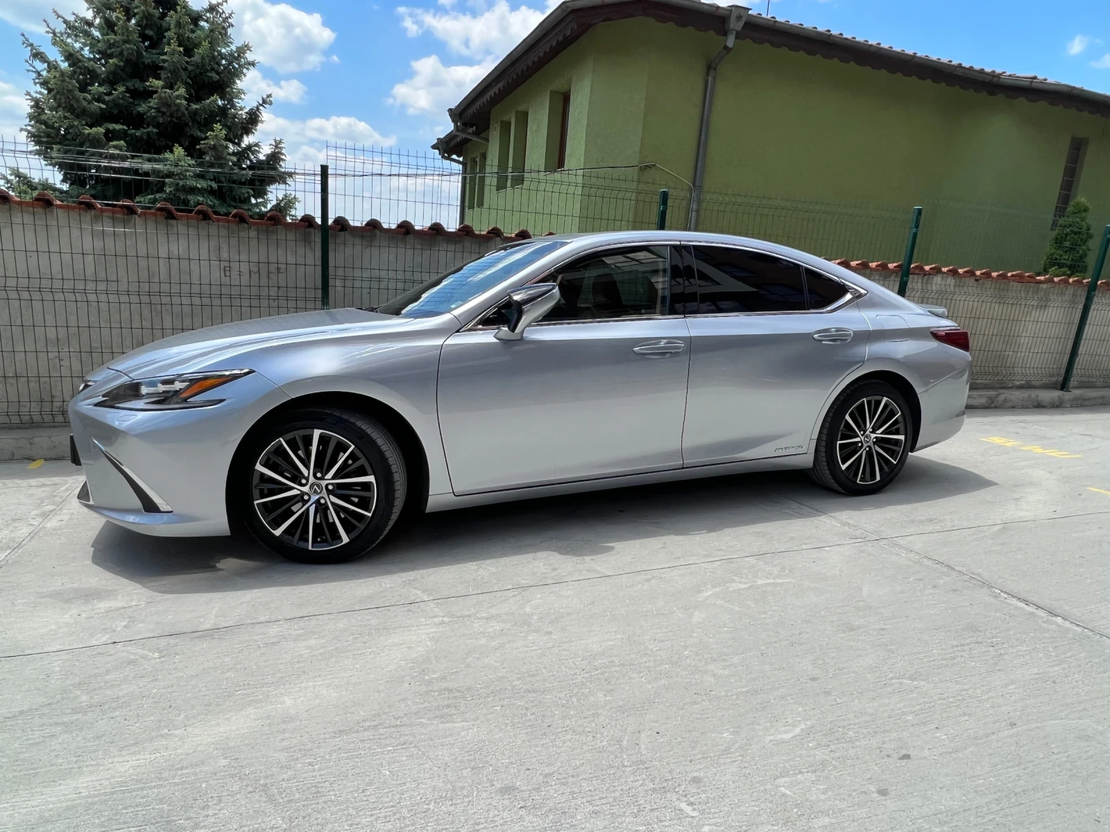 Lexus ES 300 h Luxury - изображение 4