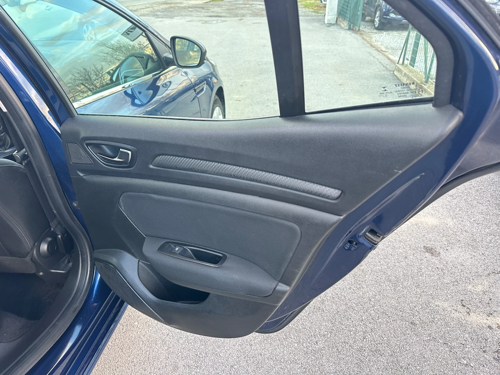 Renault Megane 1.5 - изображение 7