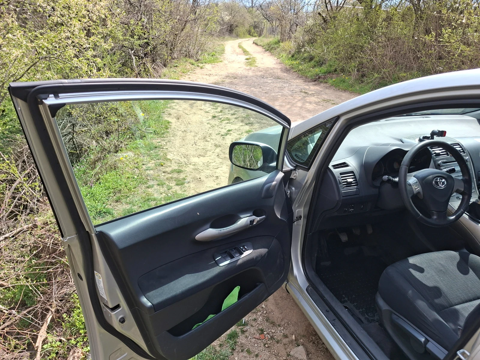 Toyota Auris Sol/Luxury, снимка 11 - Автомобили и джипове - 54178728