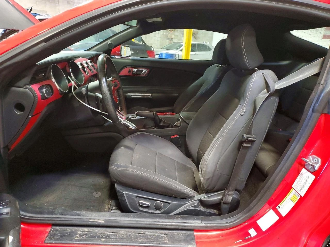Ford Mustang 3.7l Fastback V6, снимка 7 - Автомобили и джипове - 54389976