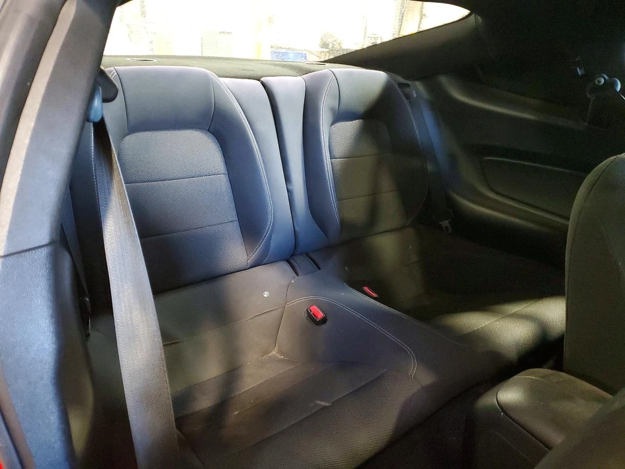Ford Mustang 3.7l Fastback V6, снимка 10 - Автомобили и джипове - 54389976
