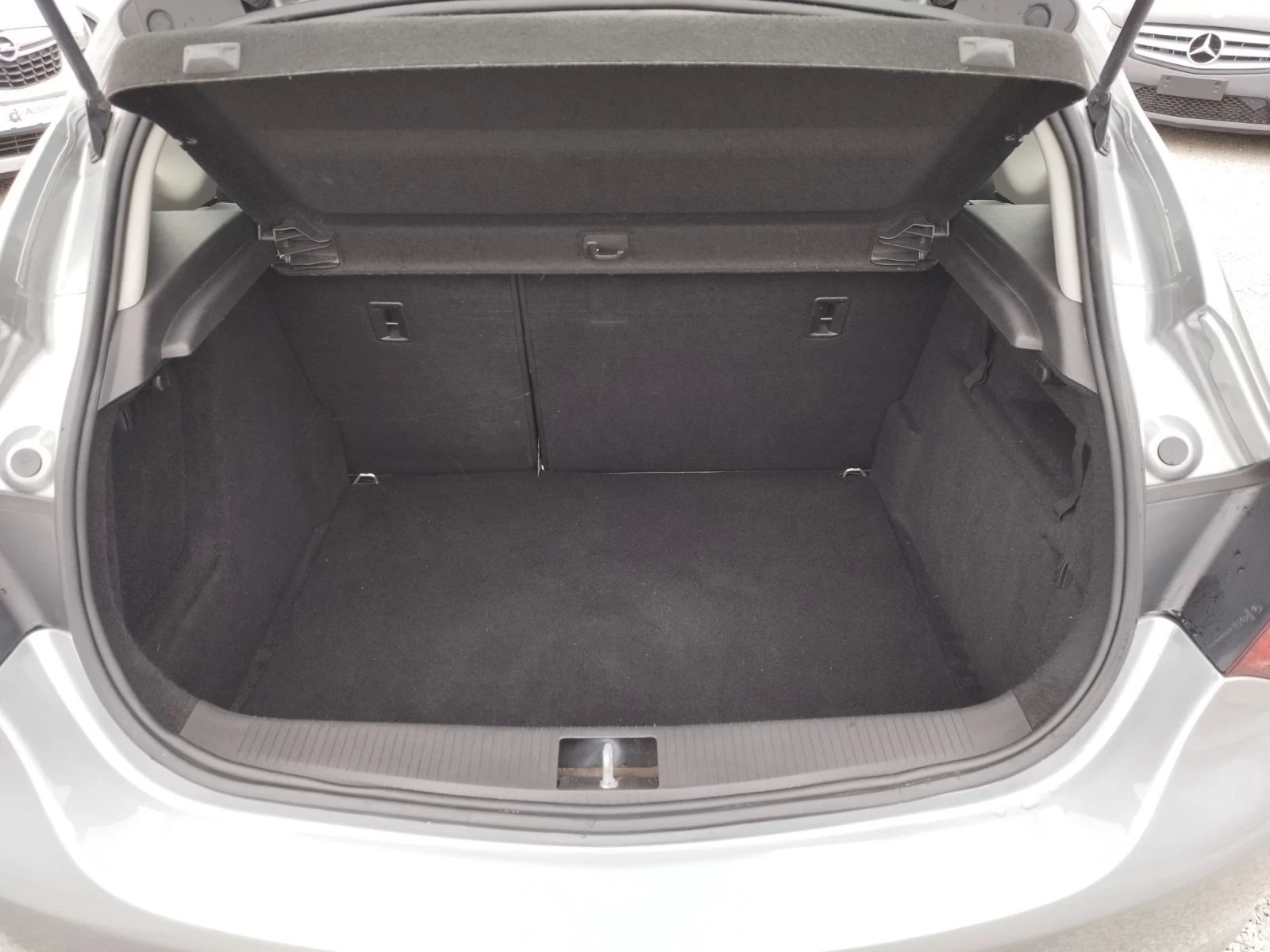 Opel Astra 1.7TDCI COSMO, снимка 14 - Автомобили и джипове - 54479709