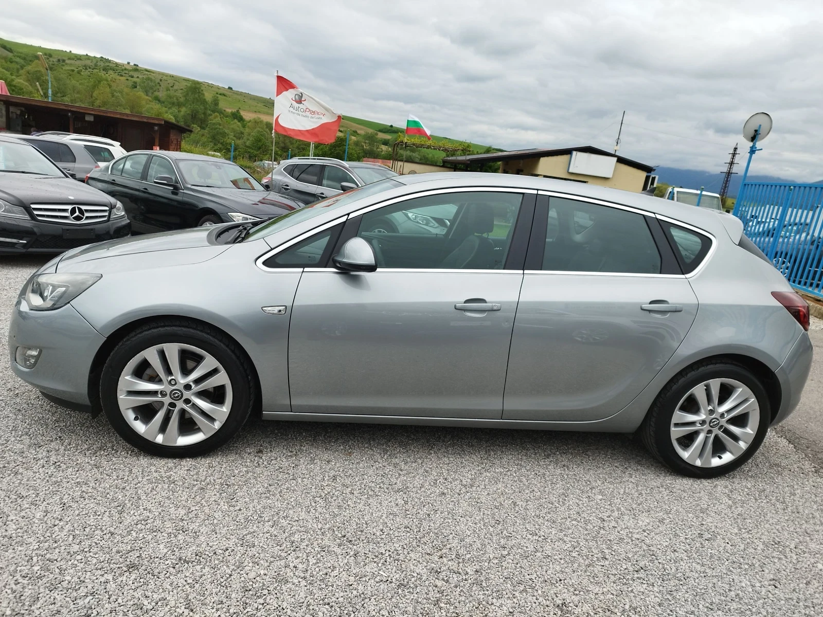 Opel Astra 1.7TDCI COSMO, снимка 2 - Автомобили и джипове - 54479709
