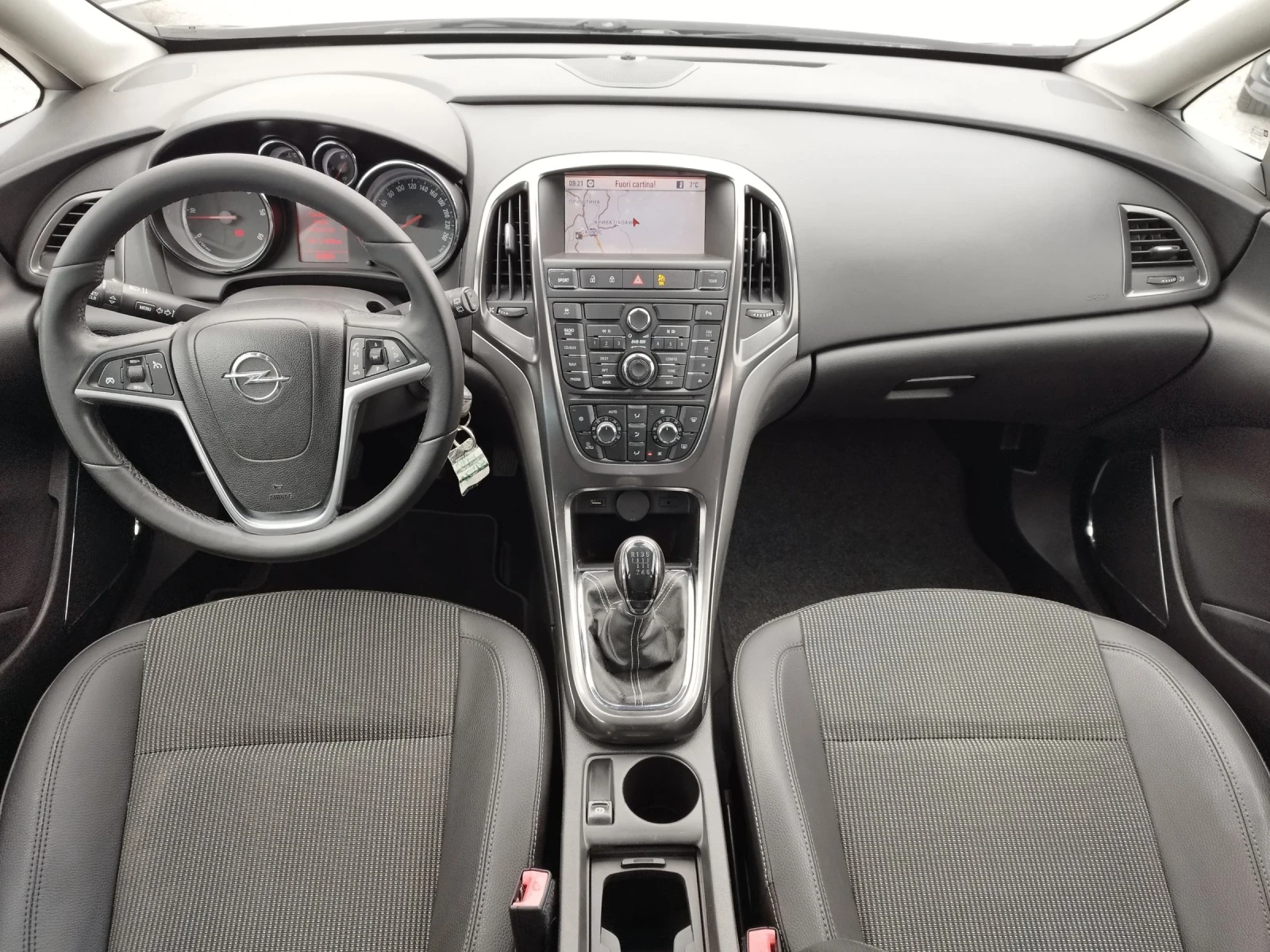 Opel Astra 1.7TDCI COSMO, снимка 11 - Автомобили и джипове - 54479709