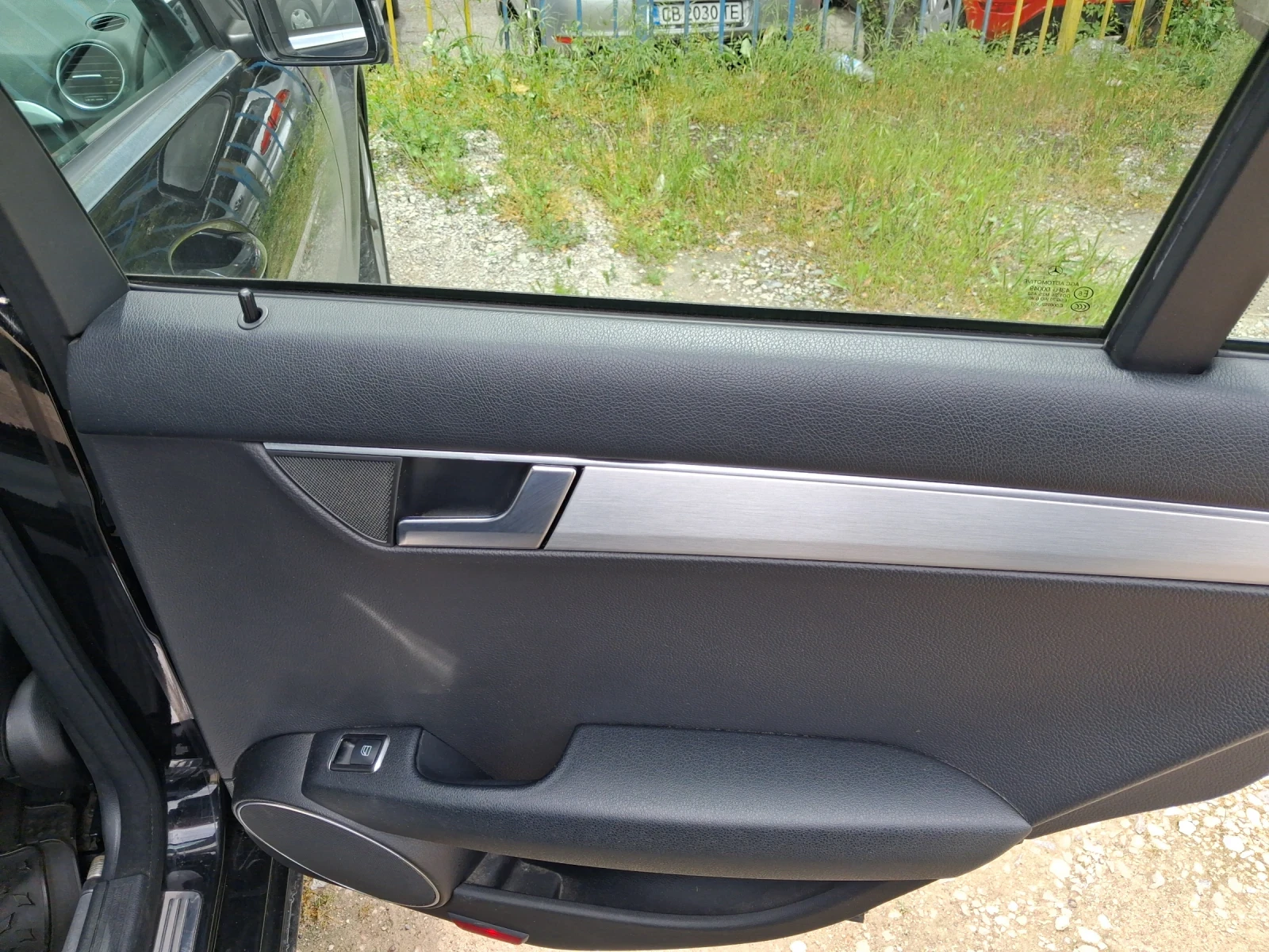 Mercedes-Benz C 220 Ръчна, снимка 12 - Автомобили и джипове - 54652075