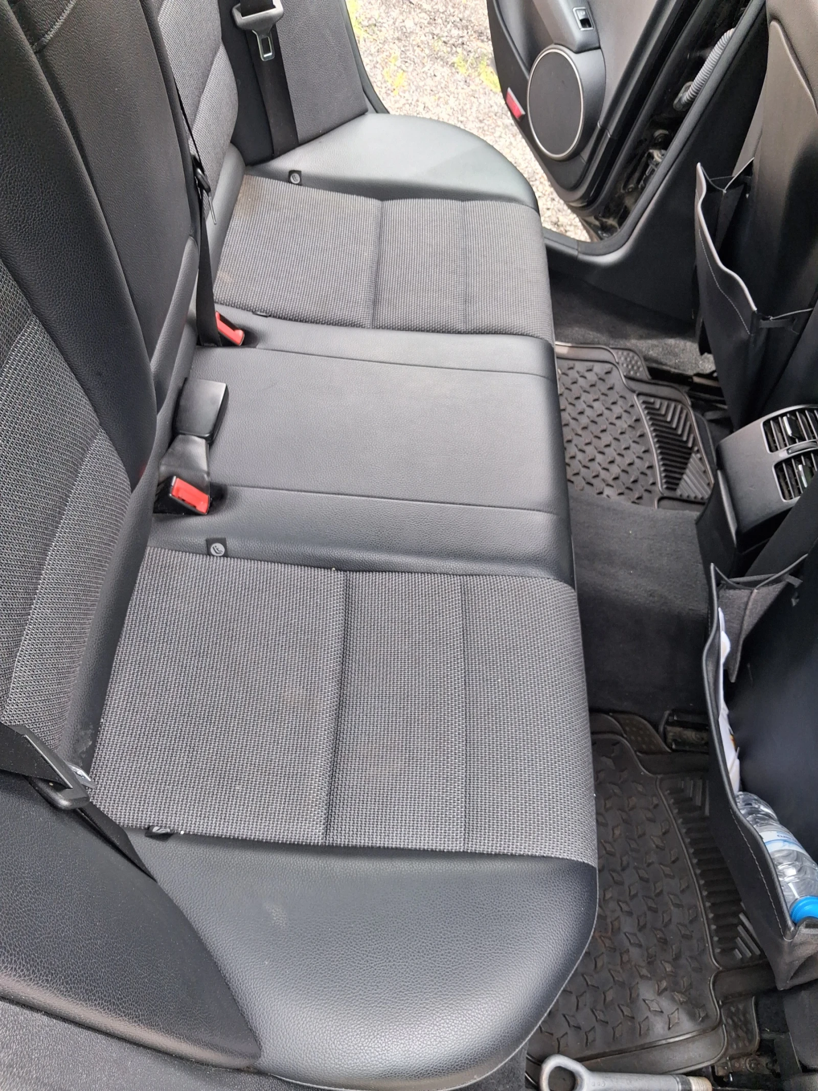 Mercedes-Benz C 220 Ръчна, снимка 11 - Автомобили и джипове - 54652075
