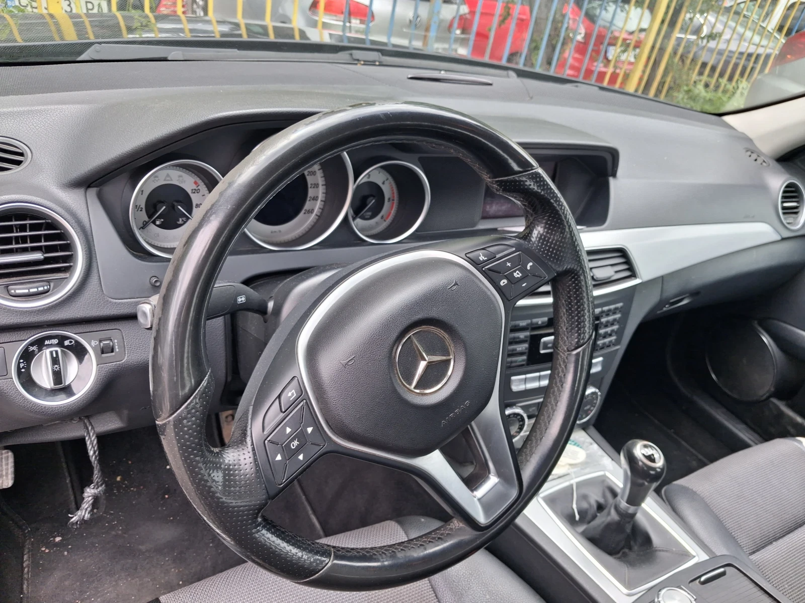 Mercedes-Benz C 220 Ръчна, снимка 6 - Автомобили и джипове - 54652075