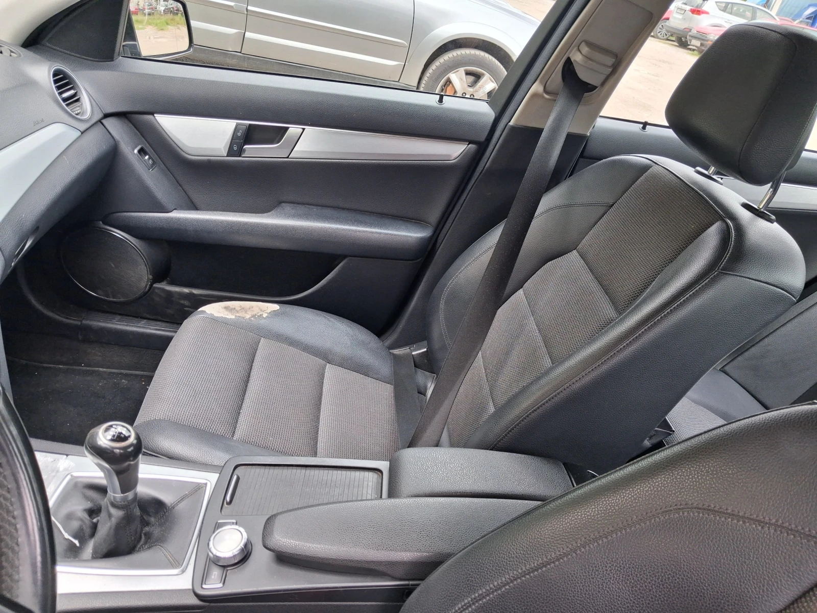 Mercedes-Benz C 220 Ръчна, снимка 8 - Автомобили и джипове - 54652075