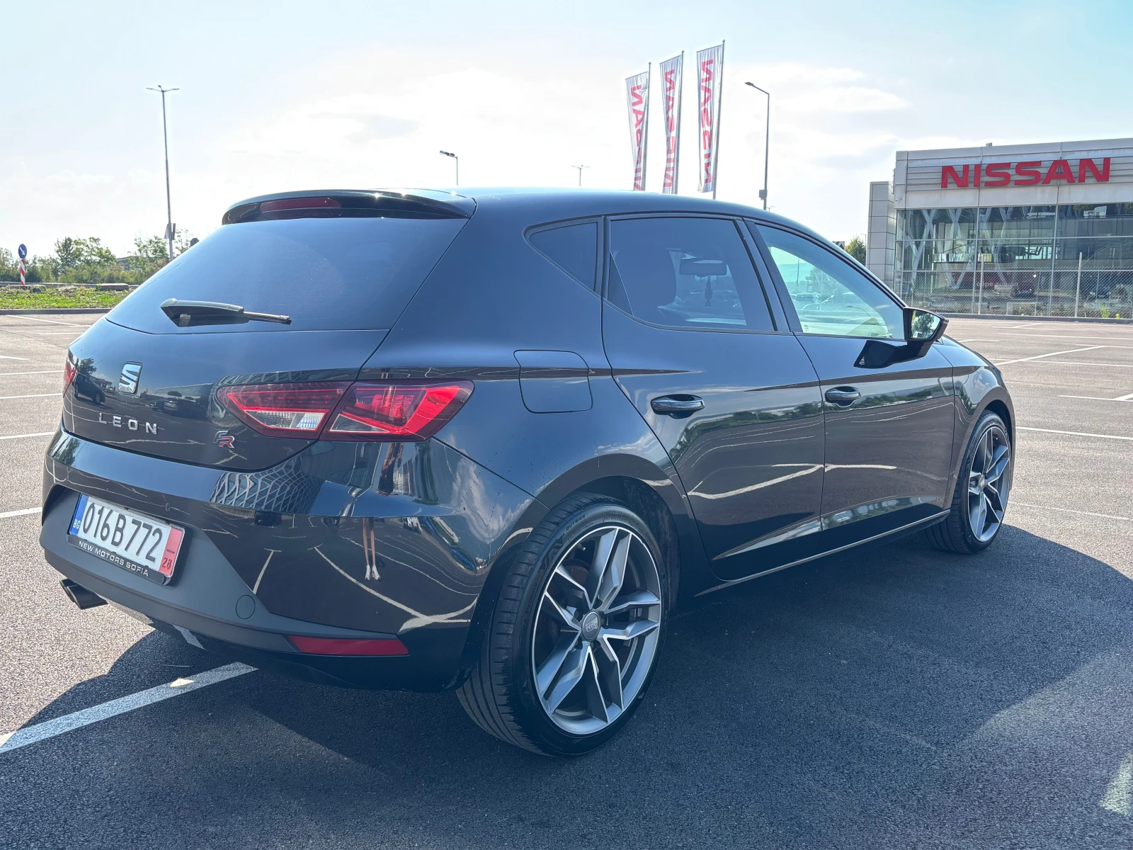 Seat Leon 2.0TDI FR 185k Лизинг през Уникредит по 156 евро , снимка 4 - Автомобили и джипове - 54955253