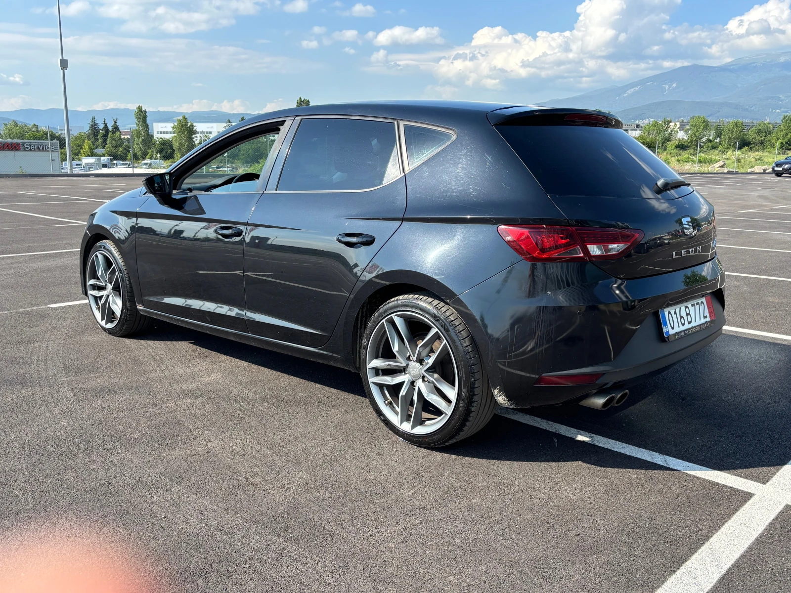Seat Leon 2.0TDI FR 185k Лизинг през Уникредит по 156 евро , снимка 2 - Автомобили и джипове - 54955253