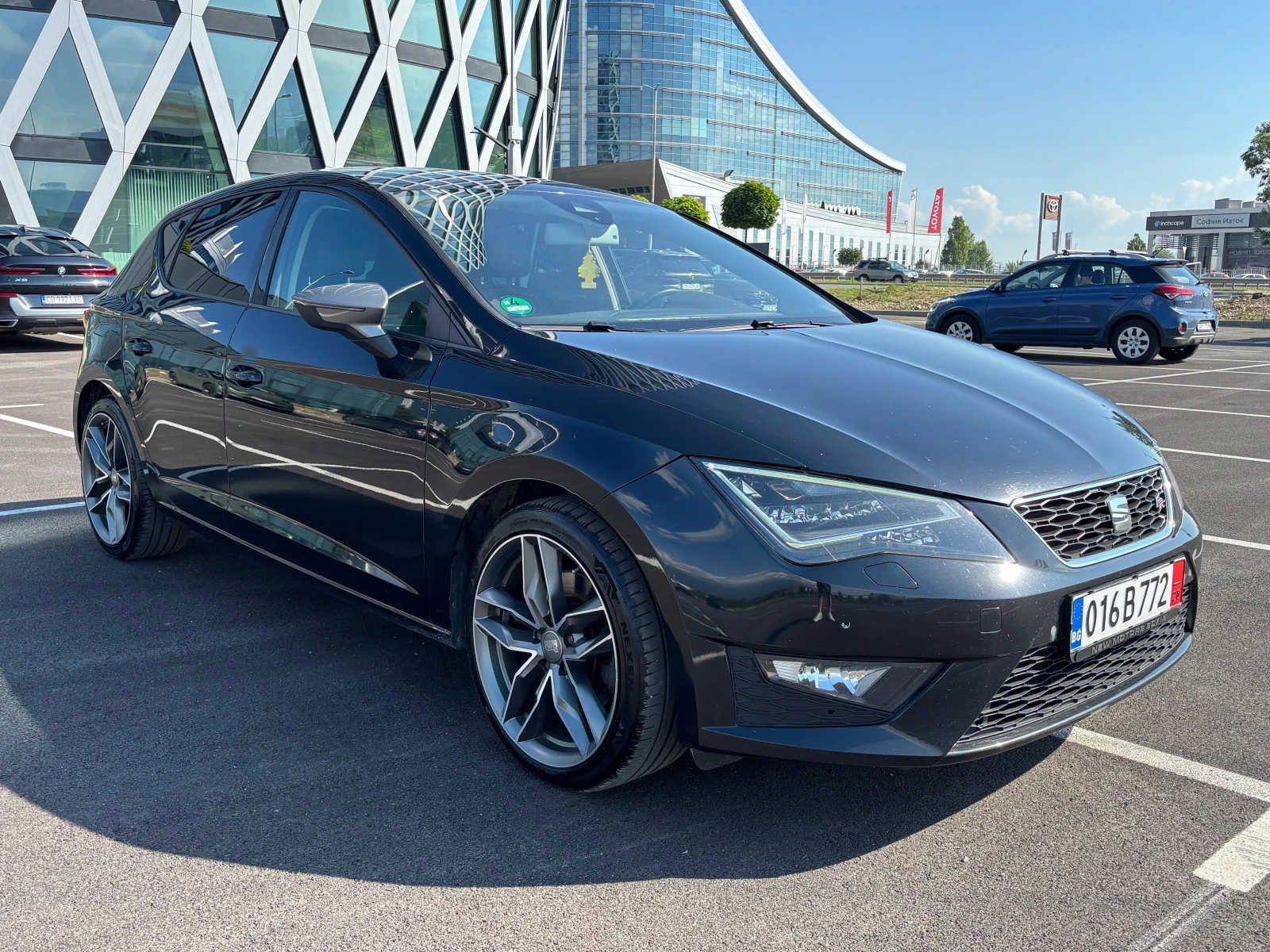Seat Leon 2.0TDI FR 185k Лизинг през Уникредит по 156 евро , снимка 5 - Автомобили и джипове - 54955253