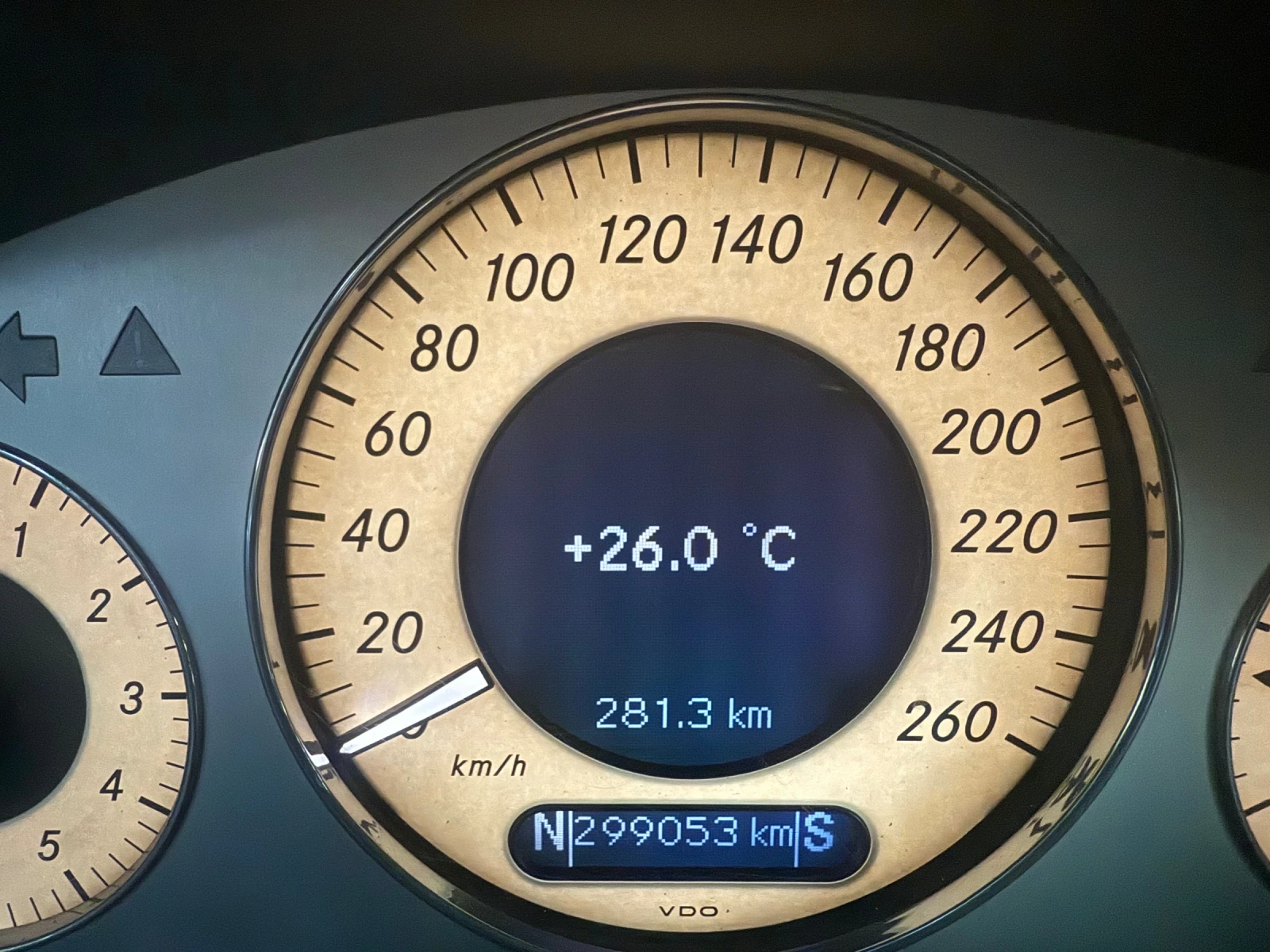 Mercedes-Benz E 220, снимка 7 - Автомобили и джипове - 55145124