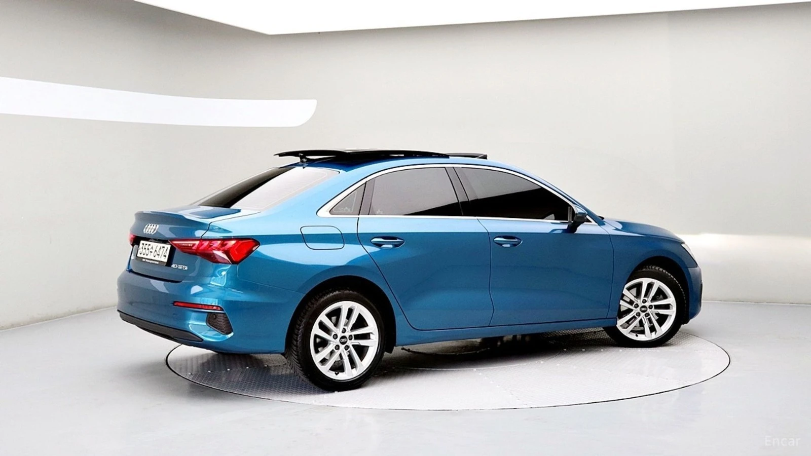 Audi A3 40 TFSI* КОЖА* ПОДГРЕВ* ПАНО* КАМЕРА, снимка 4 - Автомобили и джипове - 55481087