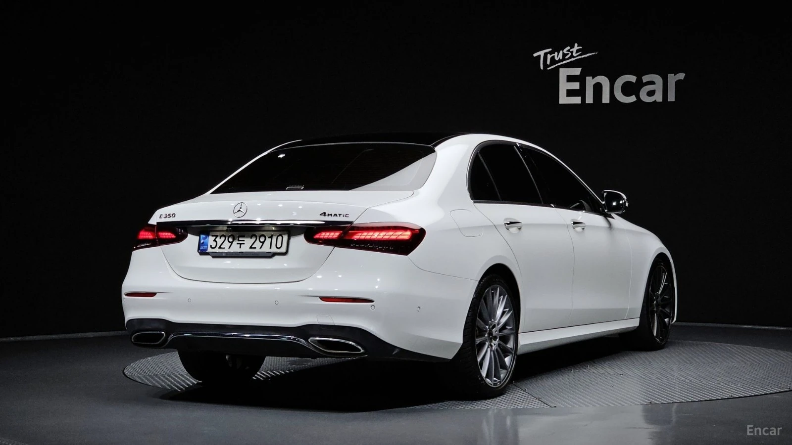 Mercedes-Benz E 350 4MATIC* AMG-LINE* DISTRONIC* 360* КАМЕРА* HUD* , снимка 3 - Автомобили и джипове - 55547128