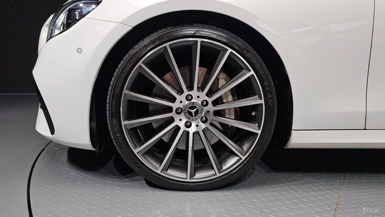Mercedes-Benz E 350 4MATIC* AMG-LINE* DISTRONIC* 360* КАМЕРА* HUD* , снимка 16 - Автомобили и джипове - 55547128