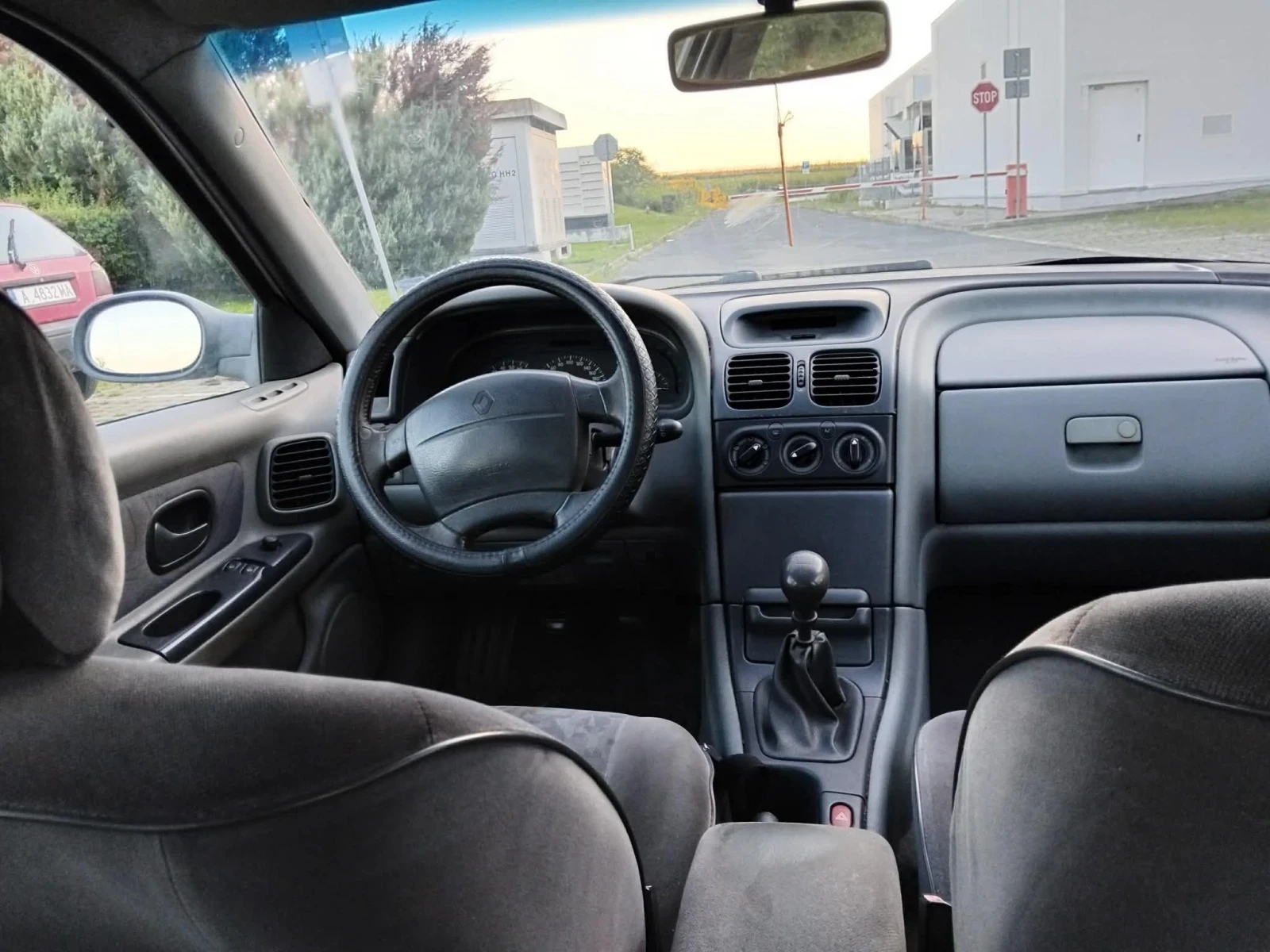 Renault Laguna, снимка 6 - Автомобили и джипове - 55600683