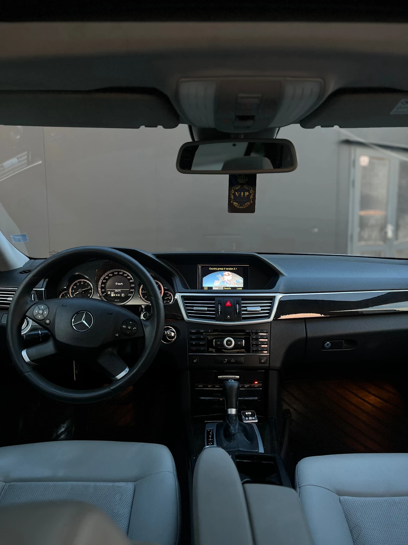 Mercedes-Benz E 220 CDI avantgarde , снимка 10 - Автомобили и джипове - 55710030