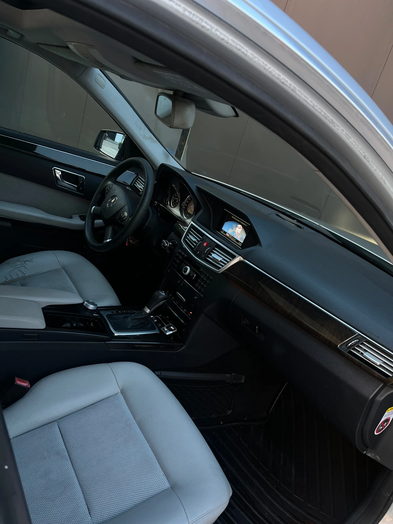Mercedes-Benz E 220 CDI avantgarde , снимка 8 - Автомобили и джипове - 55710030