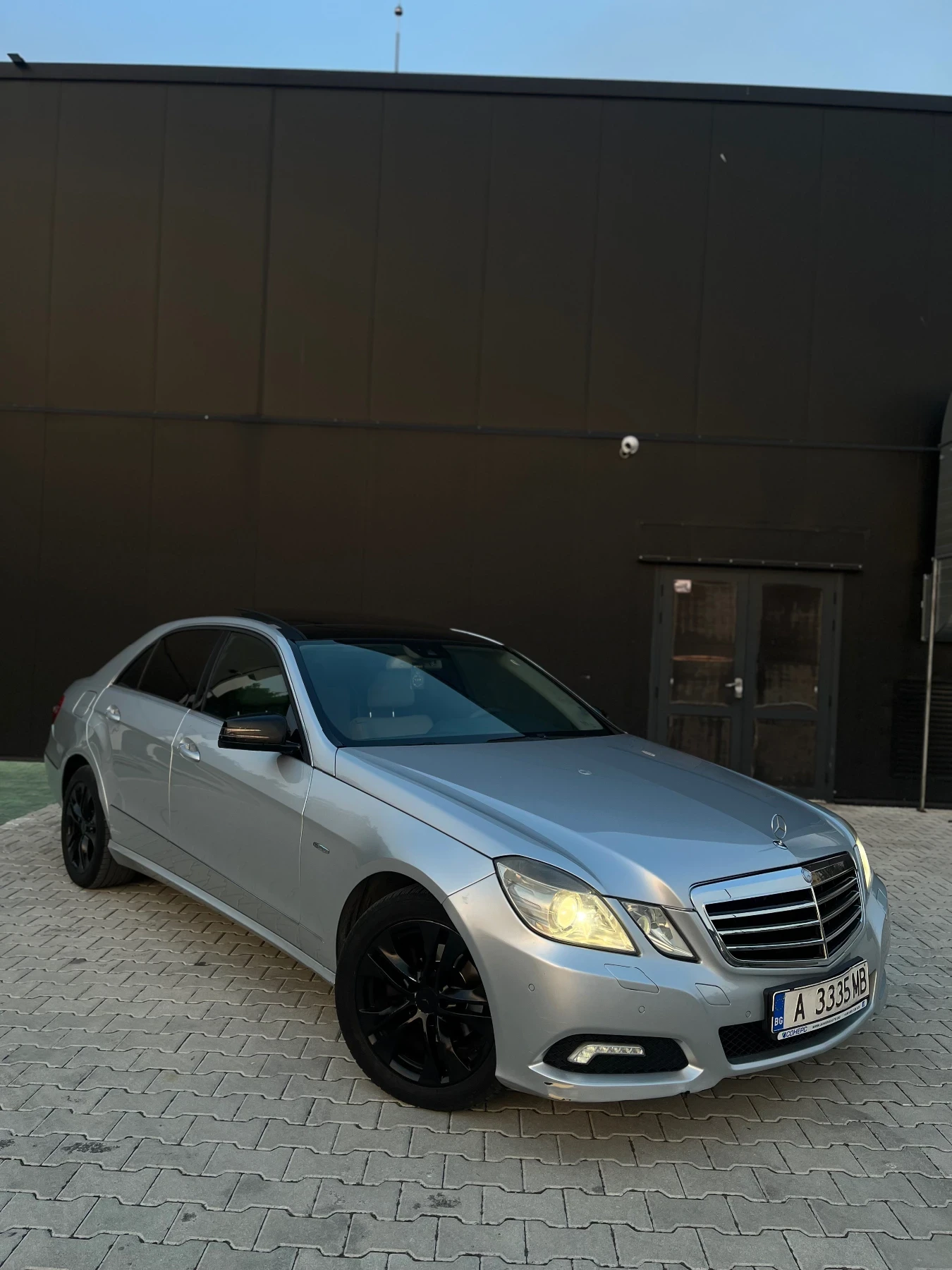 Mercedes-Benz E 220 CDI avantgarde , снимка 2 - Автомобили и джипове - 55710030