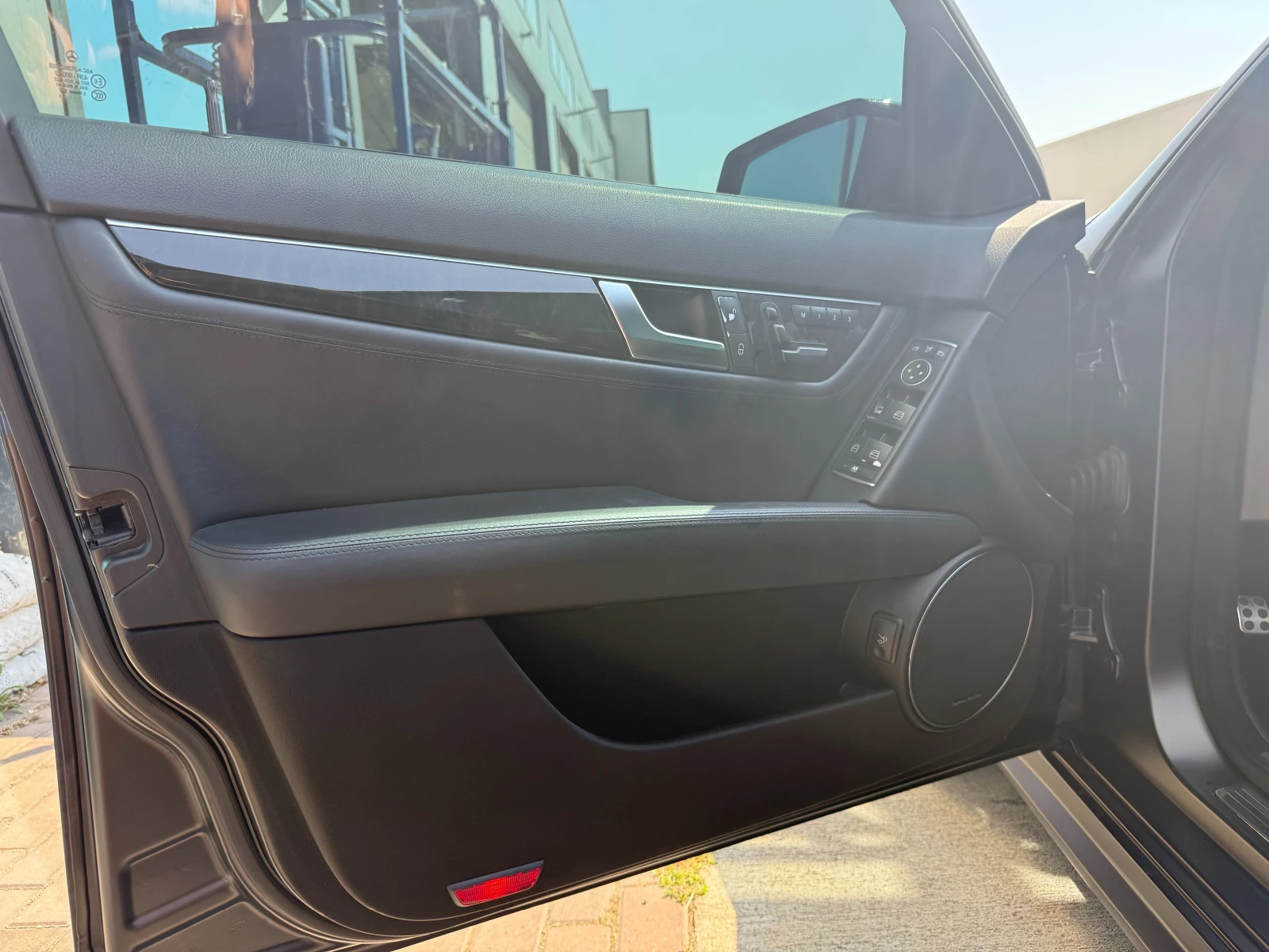 Mercedes-Benz C 63 AMG / Keyless / Harman Kardon /  , снимка 15 - Автомобили и джипове - 55785240