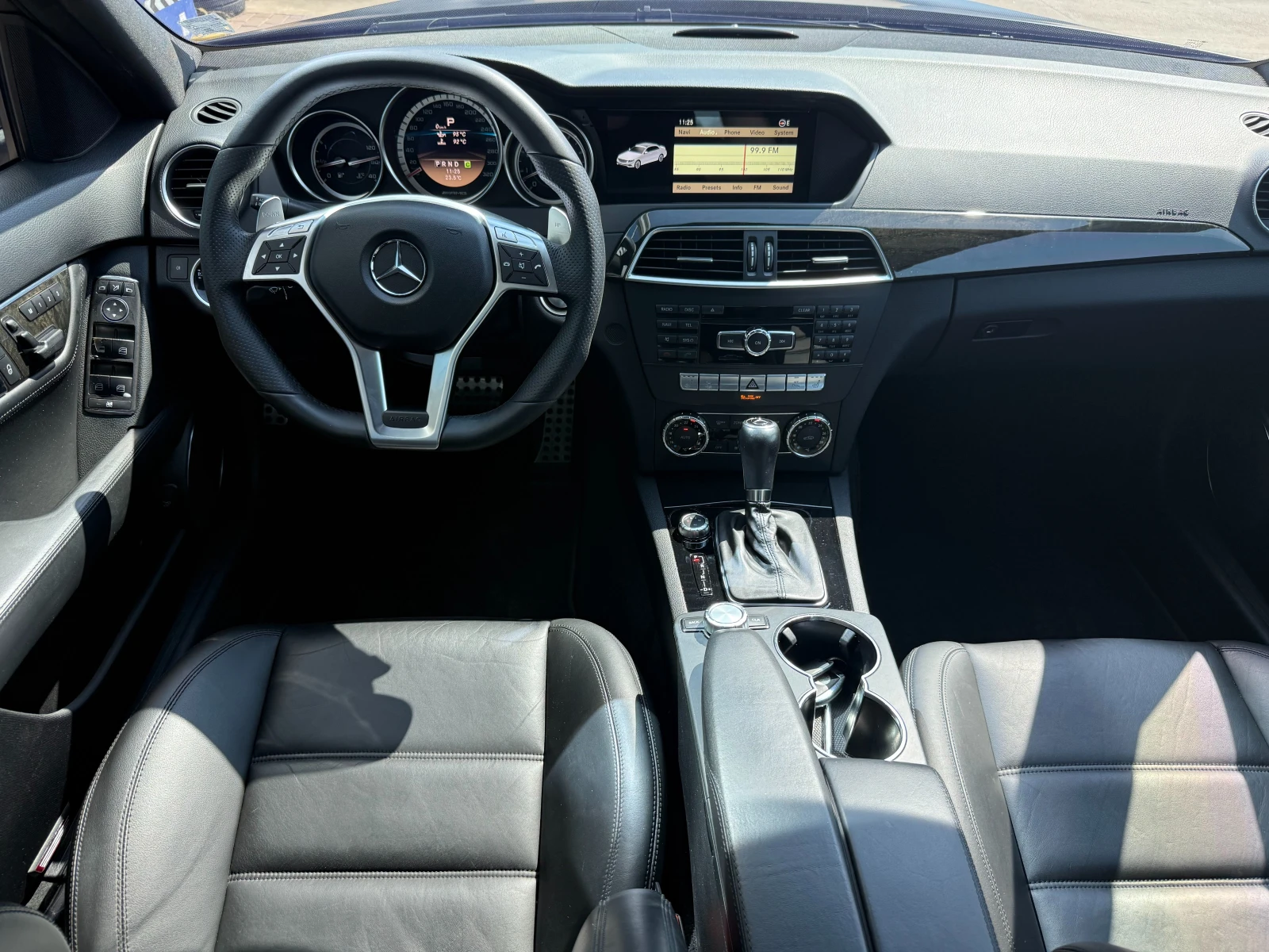 Mercedes-Benz C 63 AMG / Keyless / Harman Kardon /  , снимка 11 - Автомобили и джипове - 55785240