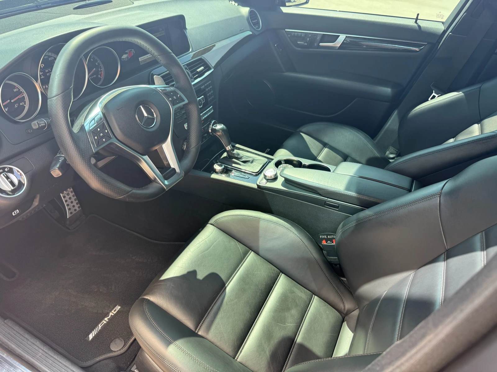 Mercedes-Benz C 63 AMG / Keyless / Harman Kardon /  , снимка 9 - Автомобили и джипове - 55785240