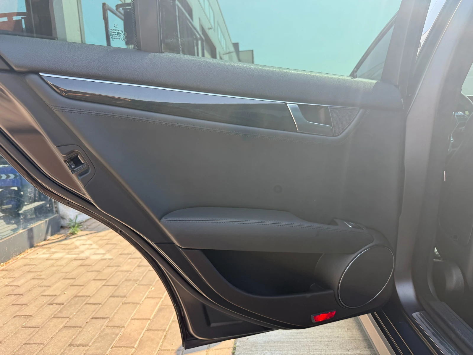 Mercedes-Benz C 63 AMG / Keyless / Harman Kardon /  , снимка 16 - Автомобили и джипове - 55785240