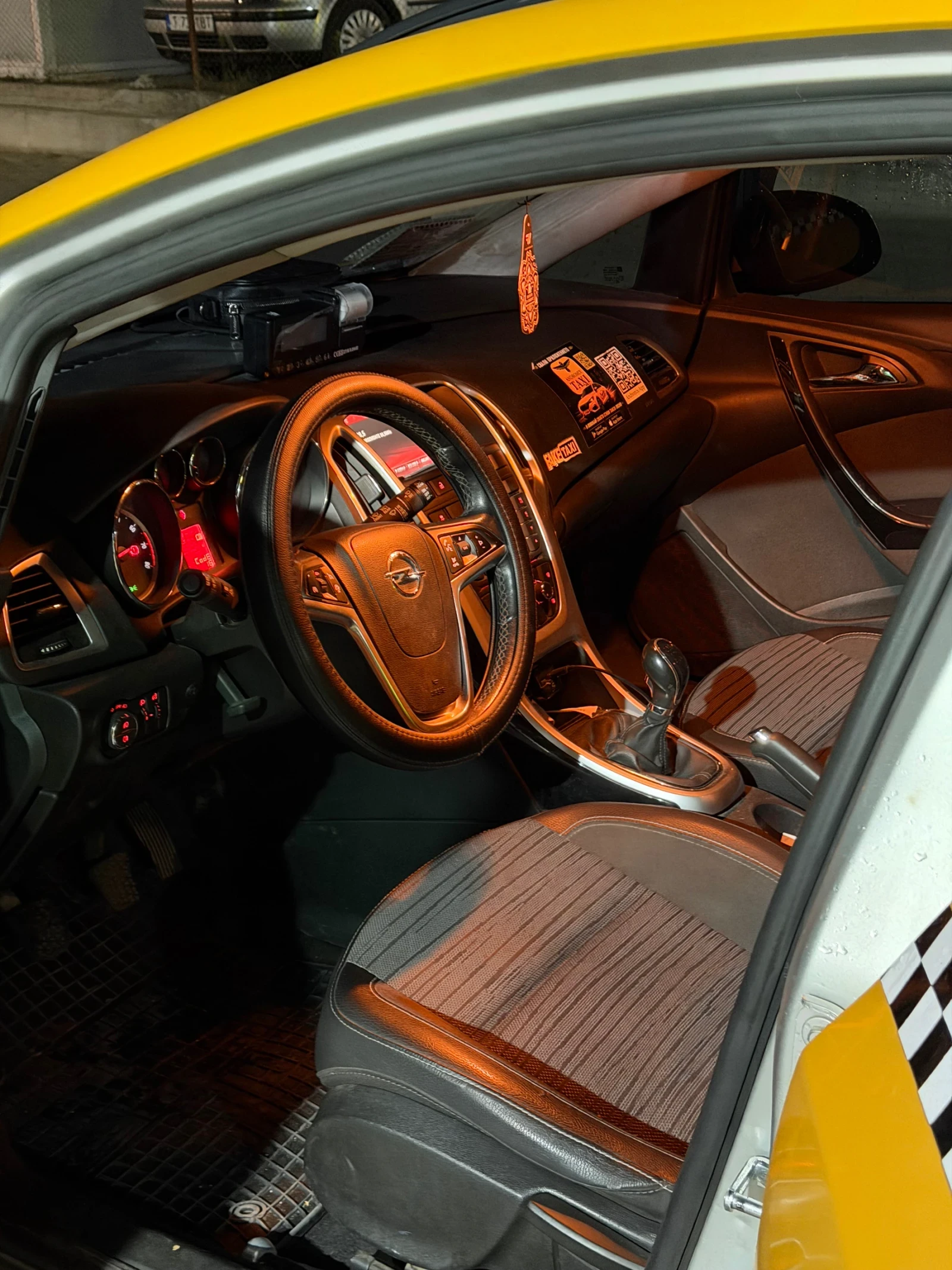 Opel Astra 1.4T LPG, снимка 8 - Автомобили и джипове - 56340851