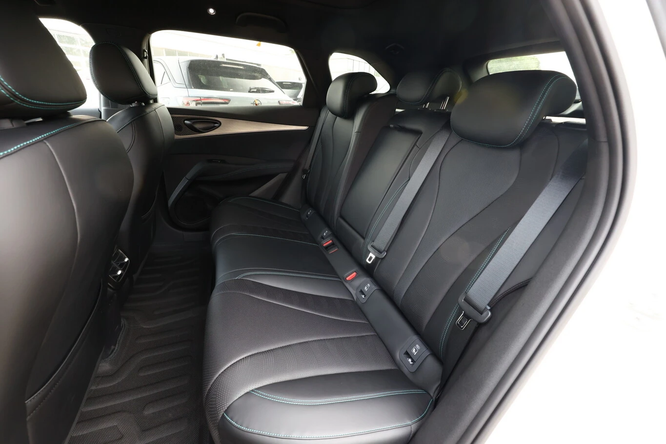 BYD Seal 06DM Comfort , снимка 9 - Автомобили и джипове - 56659544