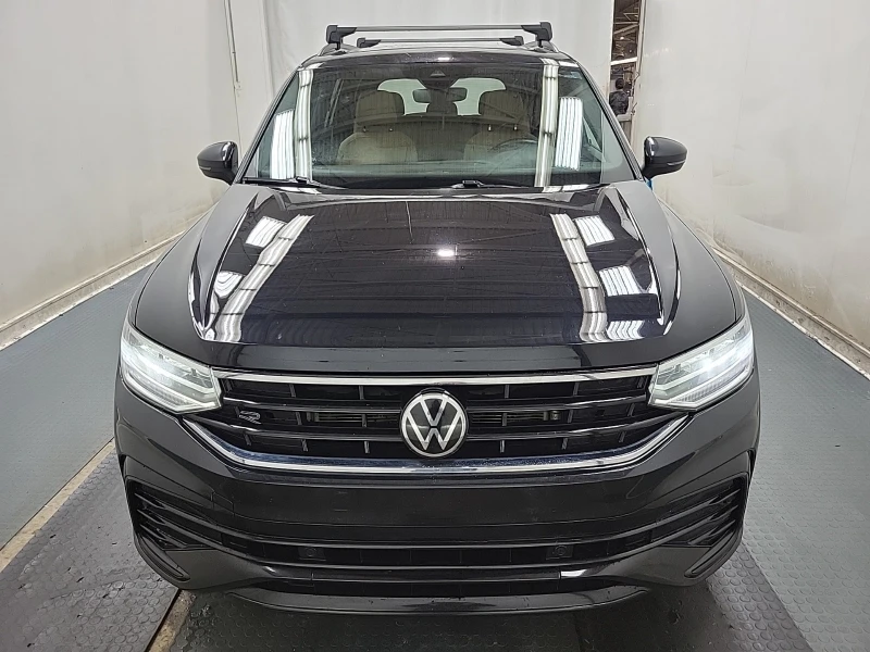 VW Tiguan * * R-LINE BLACK EDITION* * CARFAX* * , снимка 3 - Автомобили и джипове - 52690943