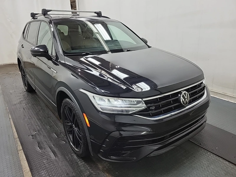VW Tiguan * * R-LINE BLACK EDITION* * CARFAX* * , снимка 2 - Автомобили и джипове - 52690943