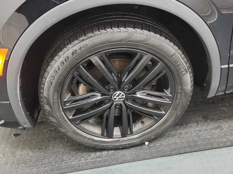 VW Tiguan * * R-LINE BLACK EDITION* * CARFAX* * , снимка 14 - Автомобили и джипове - 52690943