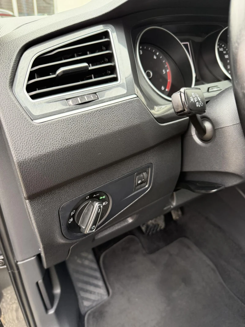 VW Tiguan 2.0TDi-4Motion, снимка 10 - Автомобили и джипове - 53096421