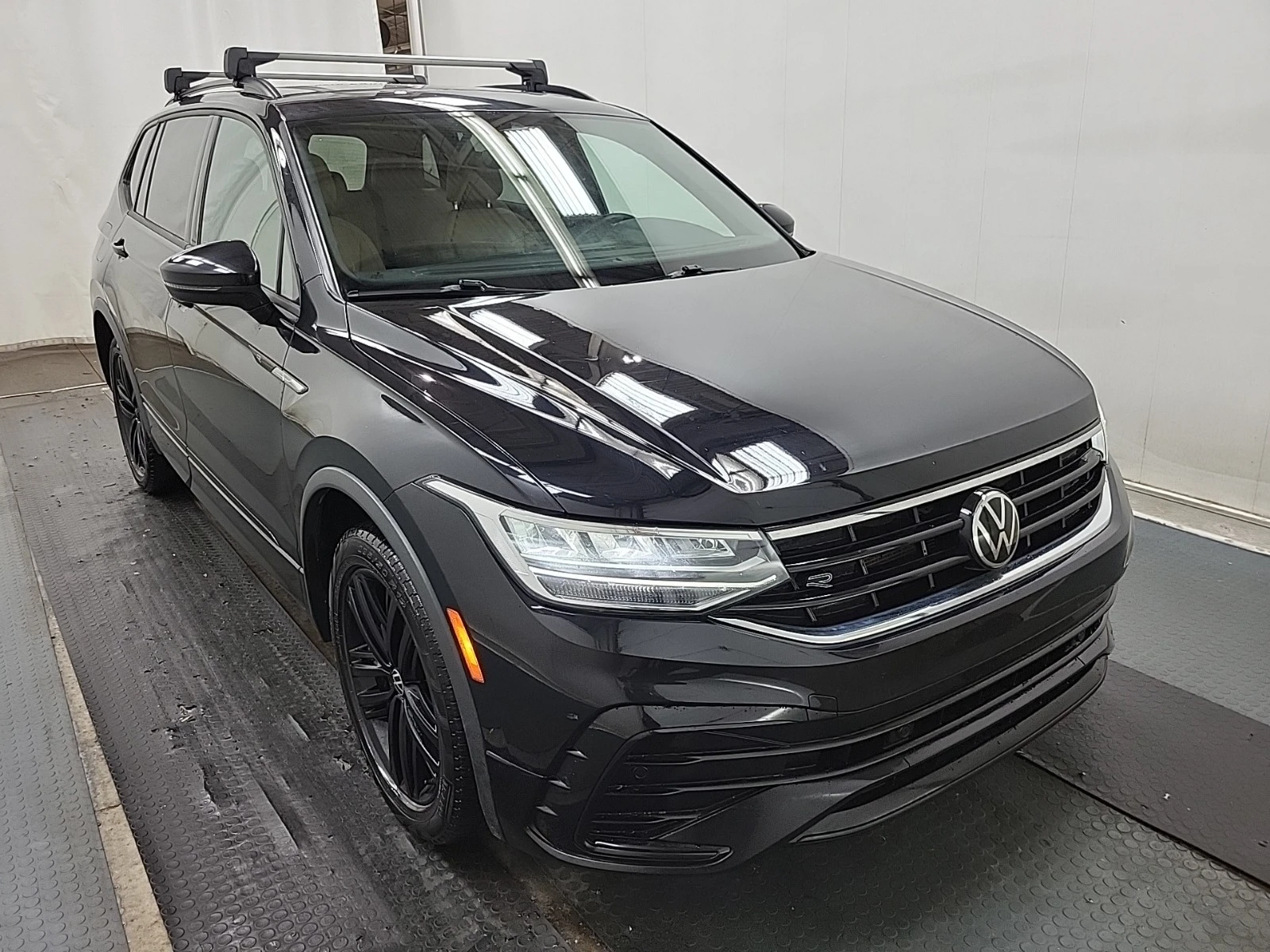 VW Tiguan * * R-LINE BLACK EDITION* * CARFAX* *  - изображение 2