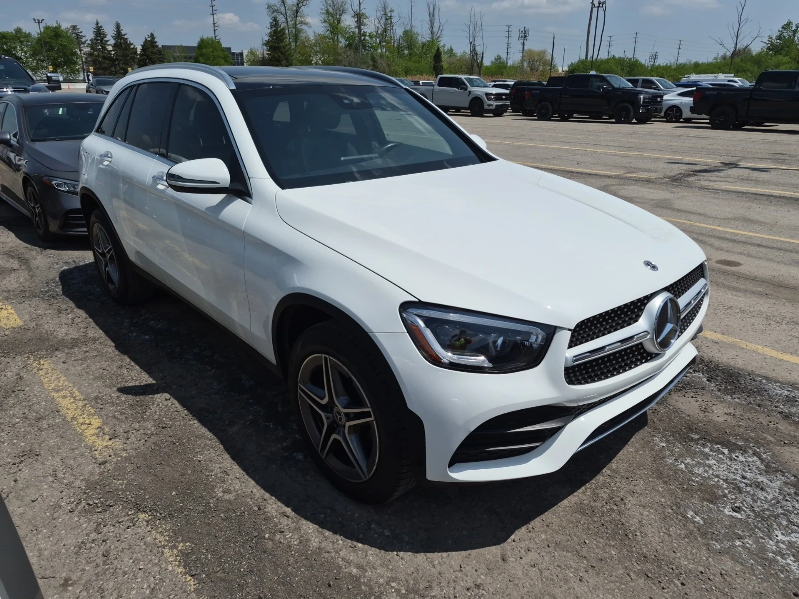 Mercedes-Benz GLC 300 4MATIC | Панорамен шибедах | Кожен салон | Памет |, снимка 2 - Автомобили и джипове - 54672629