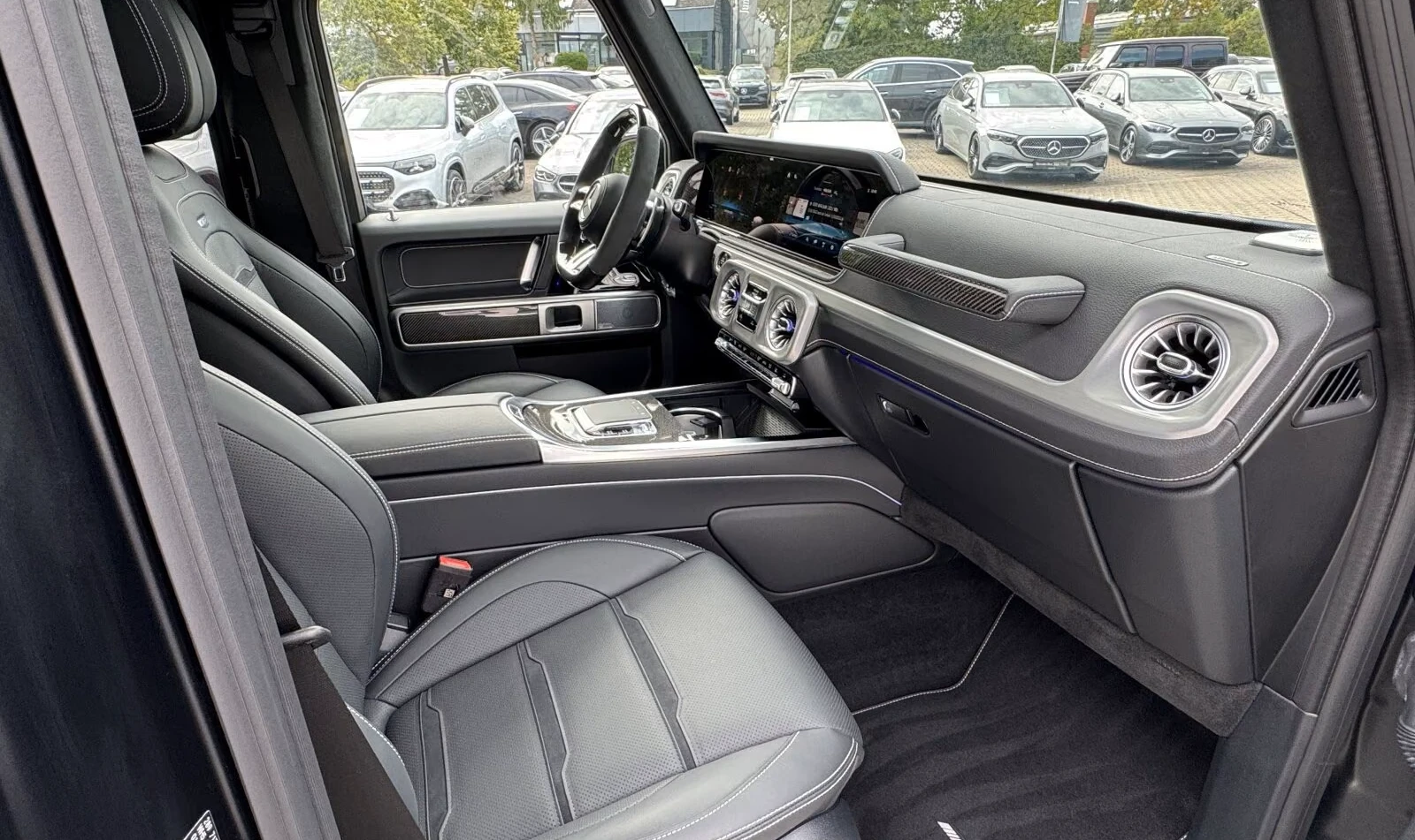 Mercedes-Benz G 63 AMG FACE* KEYLESS* MAGNO* CARBON* DISTR* BURM* 360CAM*, снимка 13 - Автомобили и джипове - 55638743