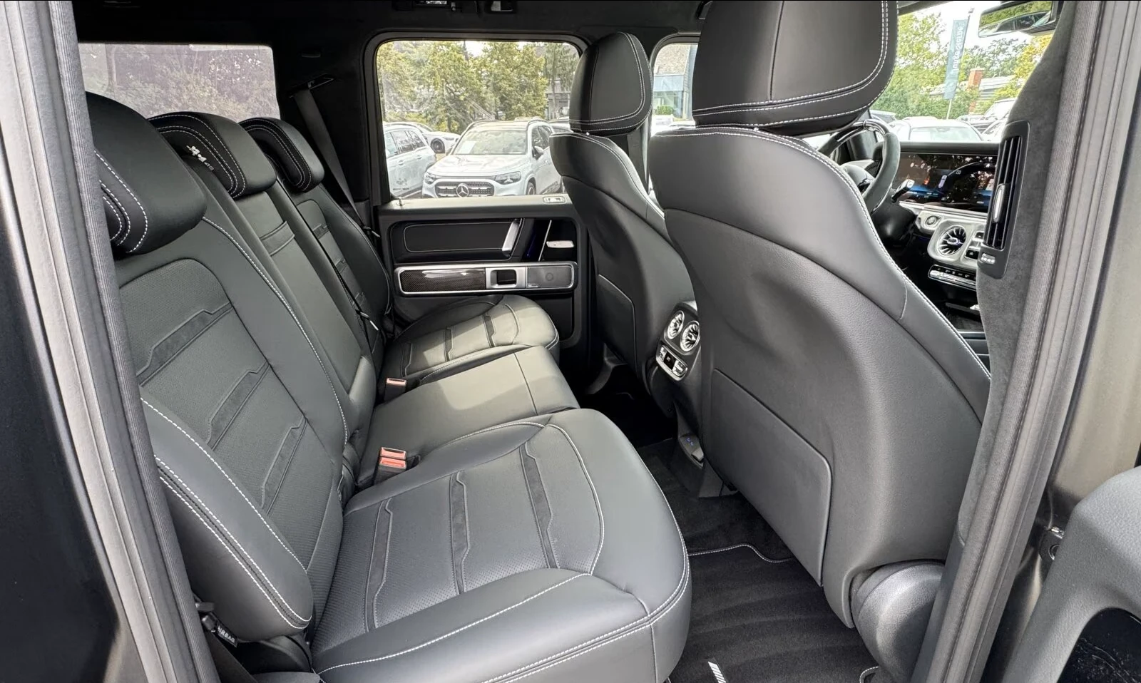 Mercedes-Benz G 63 AMG FACE* KEYLESS* MAGNO* CARBON* DISTR* BURM* 360CAM*, снимка 15 - Автомобили и джипове - 55638743