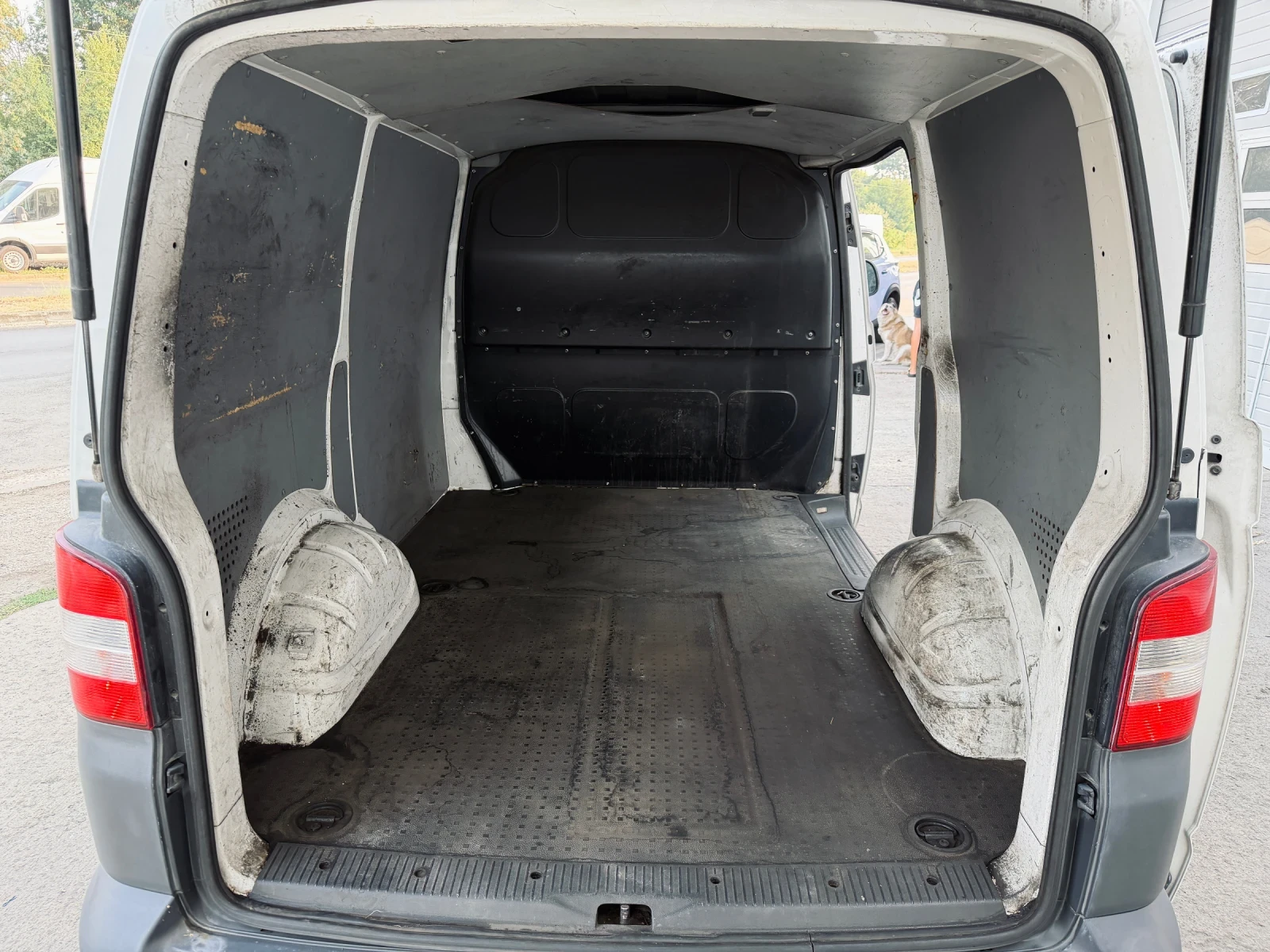 VW T5 2.0TDI / FACELIFT, снимка 11 - Бусове и автобуси - 55401258