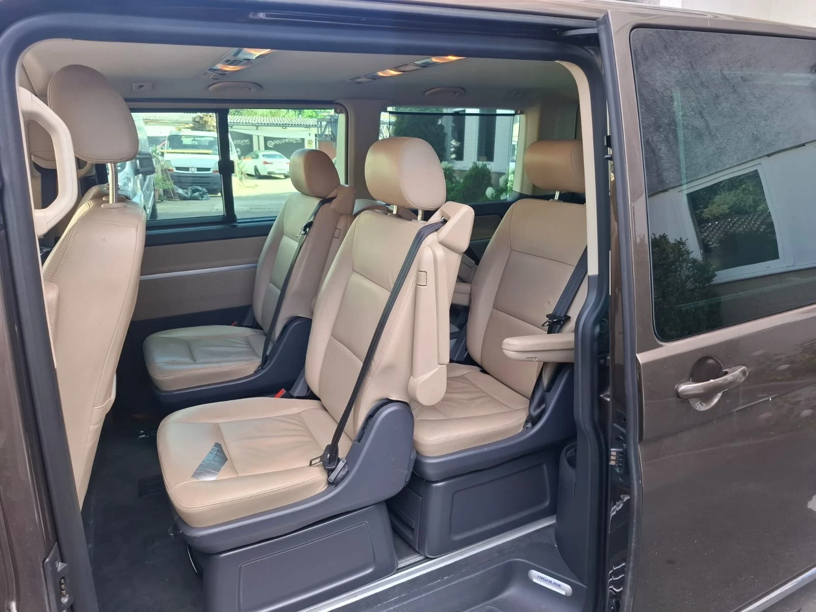 VW Multivan, снимка 10 - Бусове и автобуси - 55405863