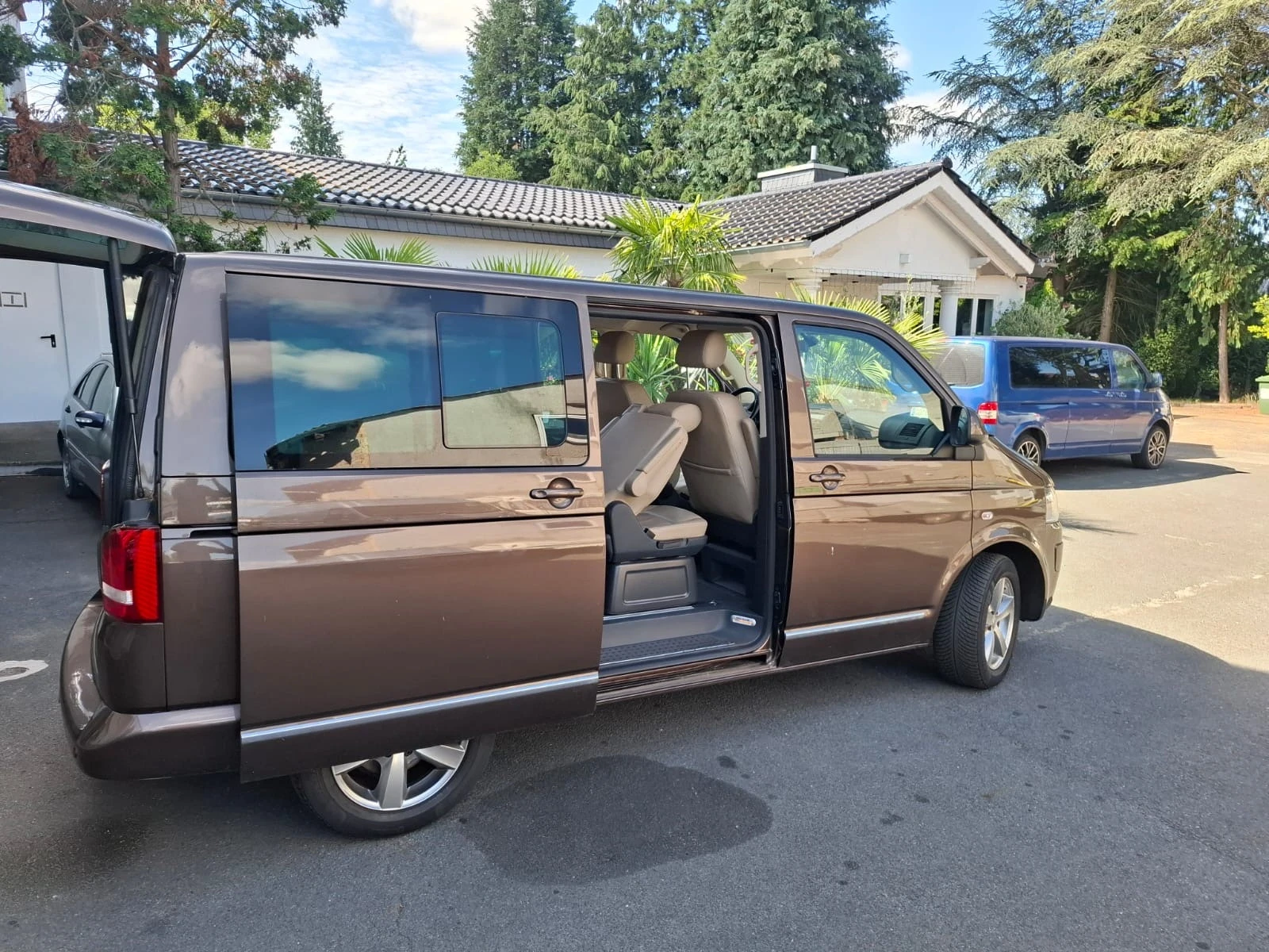 VW Multivan, снимка 2 - Бусове и автобуси - 55405863