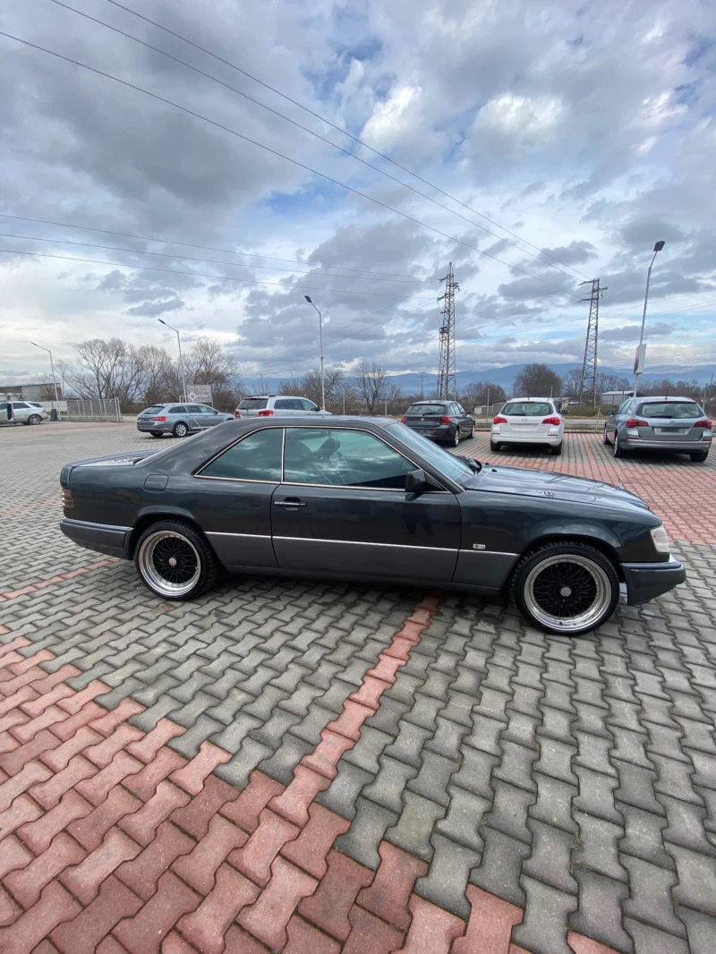 Mercedes-Benz 124 E200, снимка 1 - Автомобили и джипове - 44610732