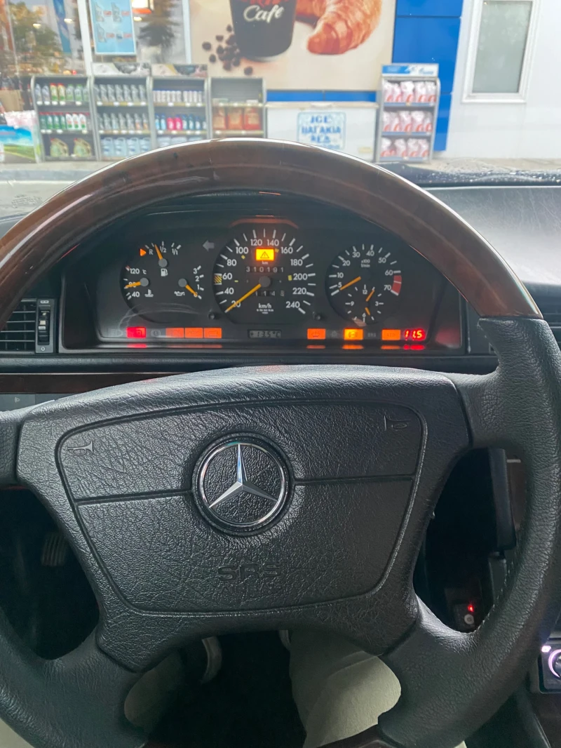 Mercedes-Benz 124 E200, снимка 12 - Автомобили и джипове - 44610732