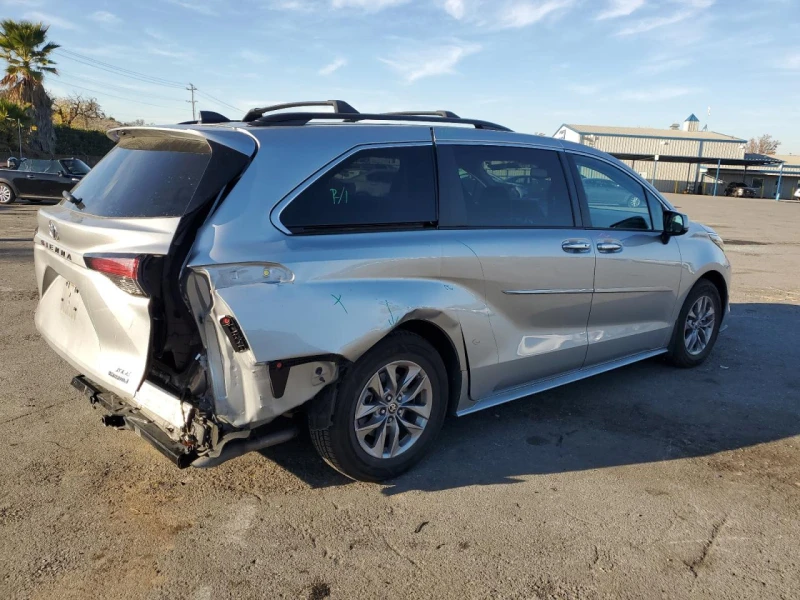 Toyota Sienna XLE, снимка 5 - Автомобили и джипове - 48574486