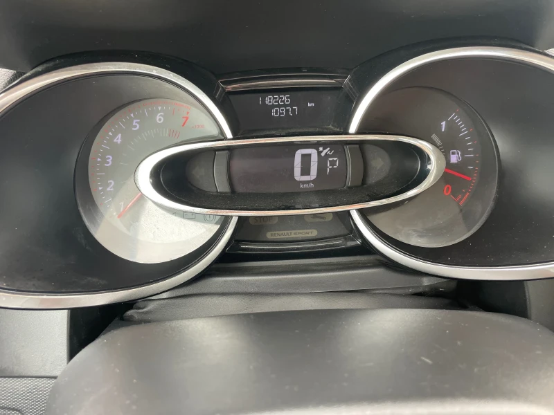 Renault Clio 1.2TCE GT-Line Автоматик, снимка 13 - Автомобили и джипове - 52129561