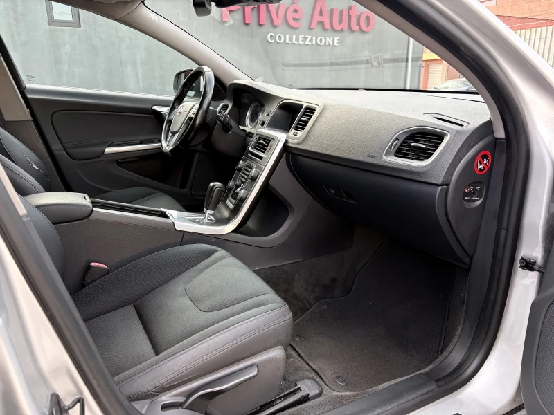 Volvo V60 2.0 D3, 163HP, 137 ХИЛ. КМ, АВТОМАТИК, снимка 10 - Автомобили и джипове - 52442329